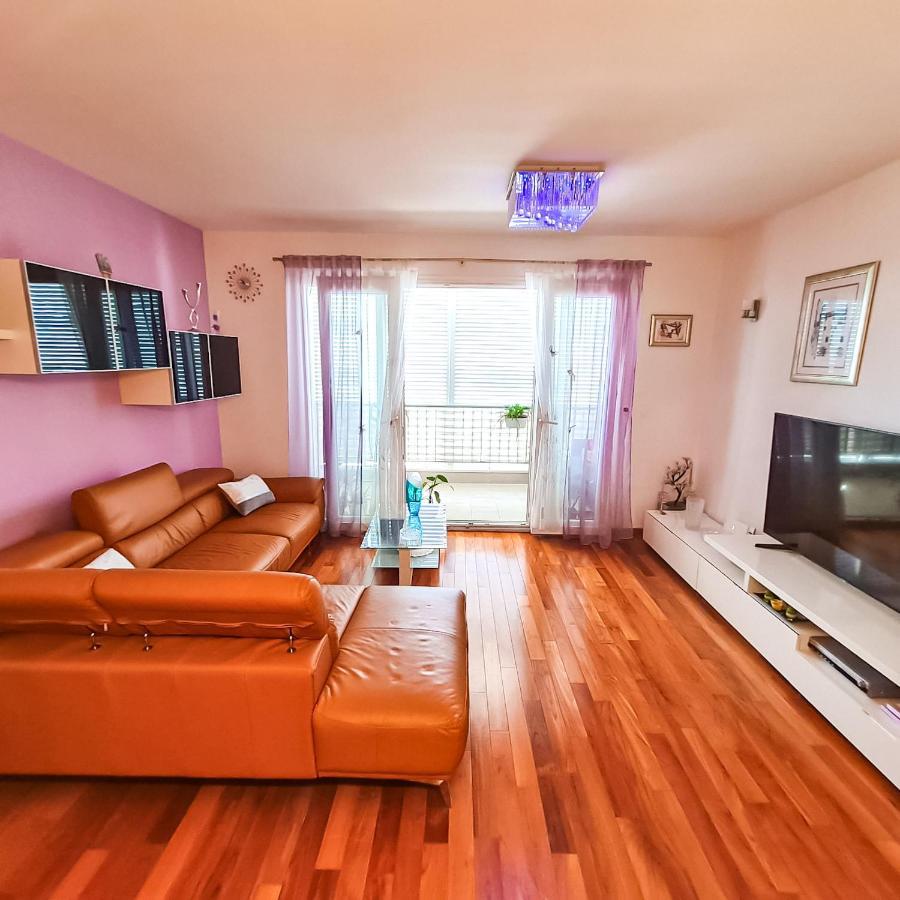 Apartment Azure *Close To The Beach Split Exterior photo